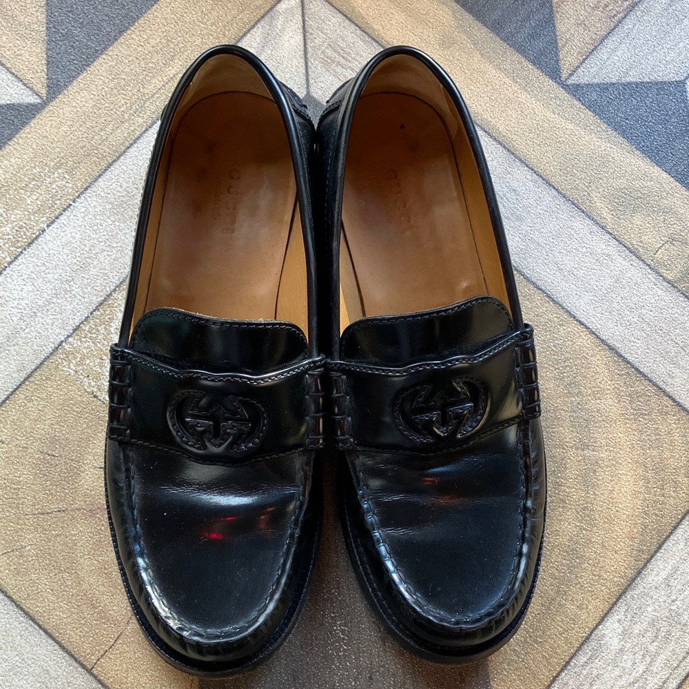 Gucci Black Leather Loafers with Logo Detail - Picture 3 of 6